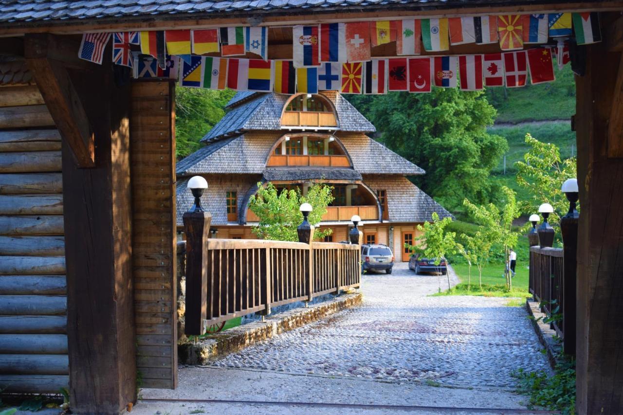 Hotel Oka I Po Μπέρανε Εξωτερικό φωτογραφία